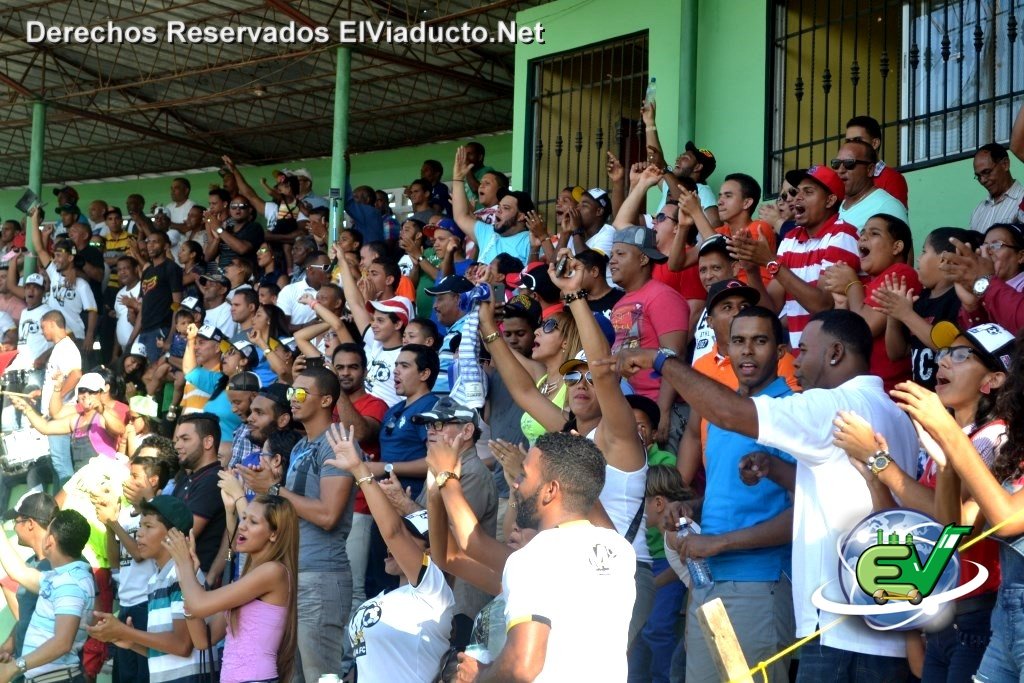 Fanáticos celebran Gol de Moca FC frente a Barcelona Atlético FC